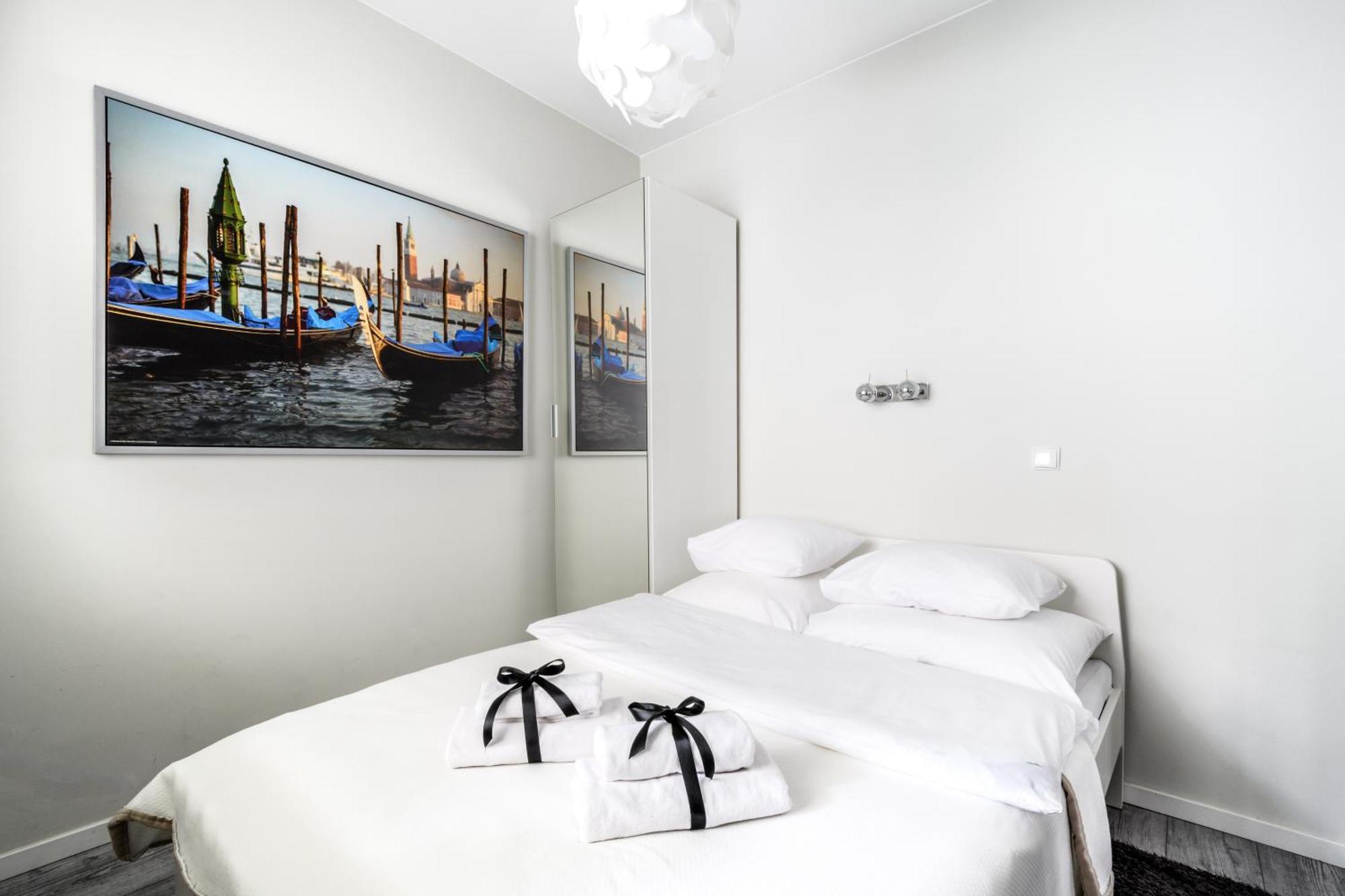 Warsaw Night Apartments Gieldowa Екстер'єр фото